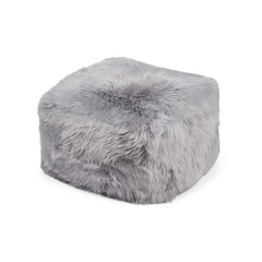 Puff aus grauem Lammfell