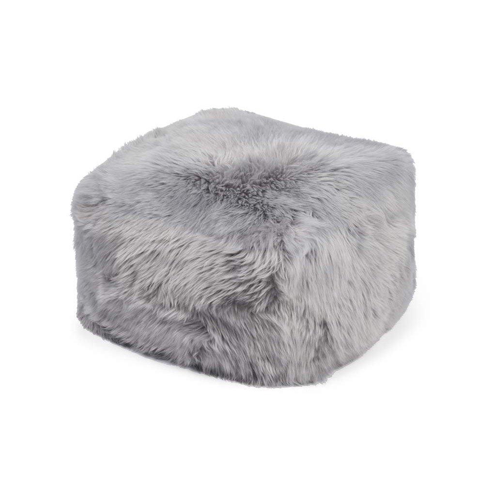 Puff aus grauem Lammfell