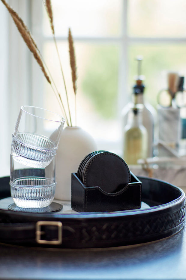 Tablett und Untersetzer aus Leder