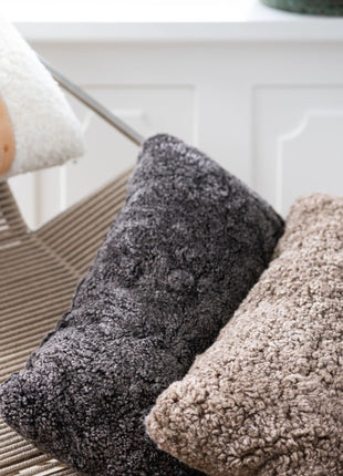 Lammfellkissen | Kurzhaar | Neuseeland | Doppelseitig | 30x60 cm Anthrazit