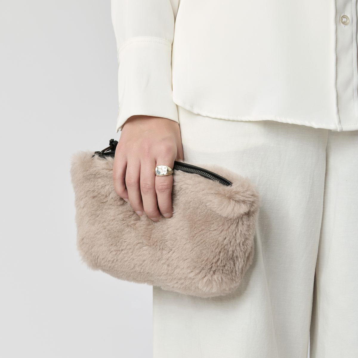 Nelly Clutch | Neuseeland | Lammwolle Salbeigrün