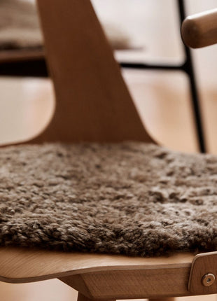 Lammfell Stuhlkissen Premium | Kurzhaar | Neuseeland | D38 cm Anthrazit