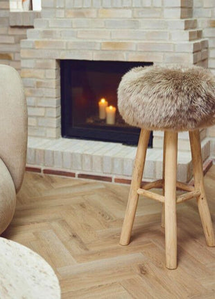 Holzbarhocker mit Lammfell | Langhaar | Neuseeland Walnuss