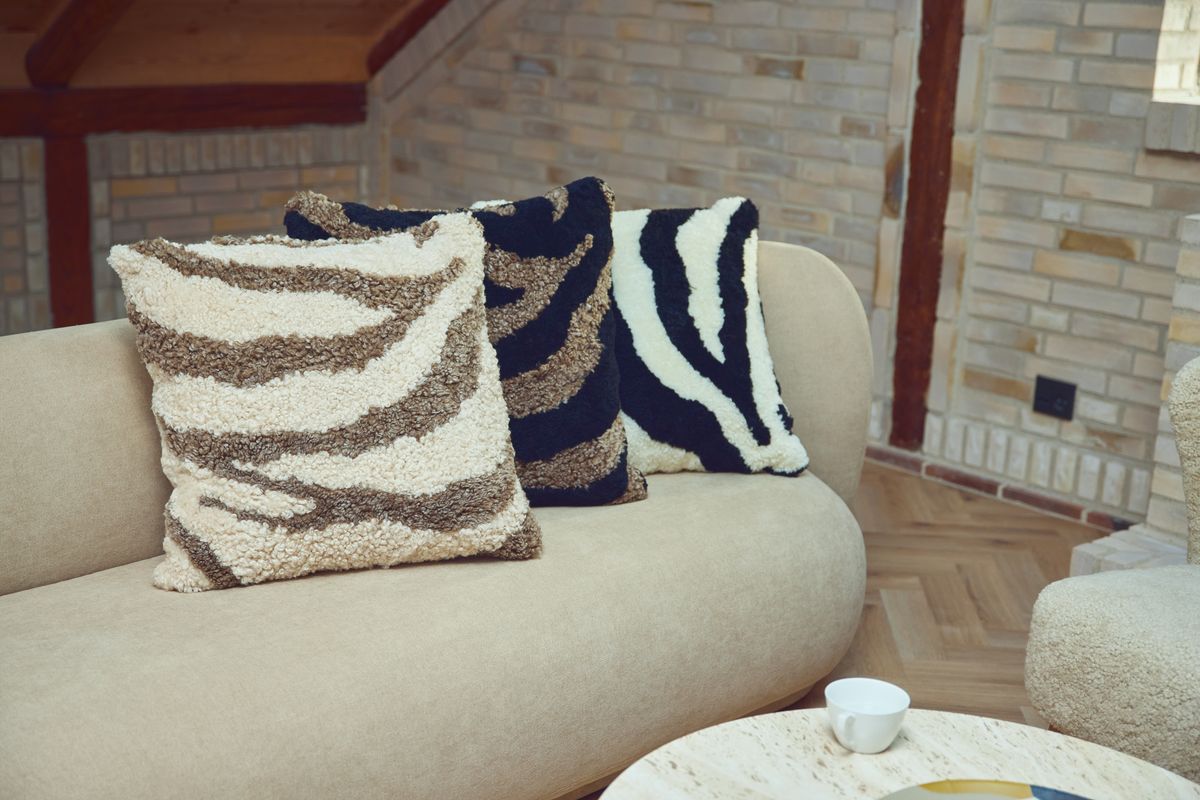 PATTERN COLLECTION | Fellkissen | Kurzhaar | Neuseeland | 60x60 cm Taupe/Leinen