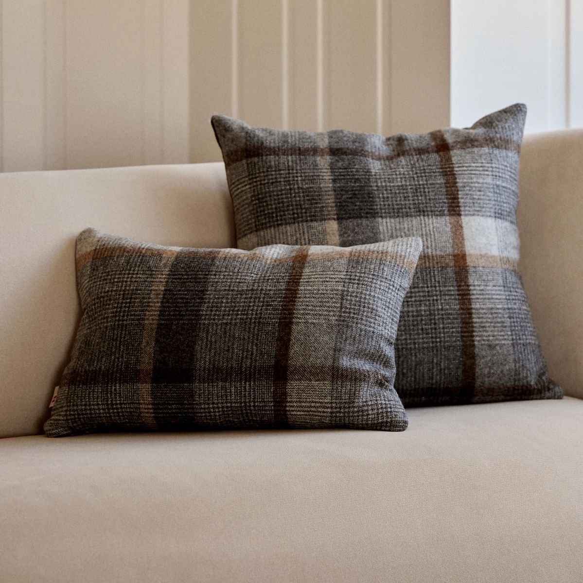 Kariertes Wollkissen | 100% Wolle | 34x52 cm Kakao-Dunkelbraun