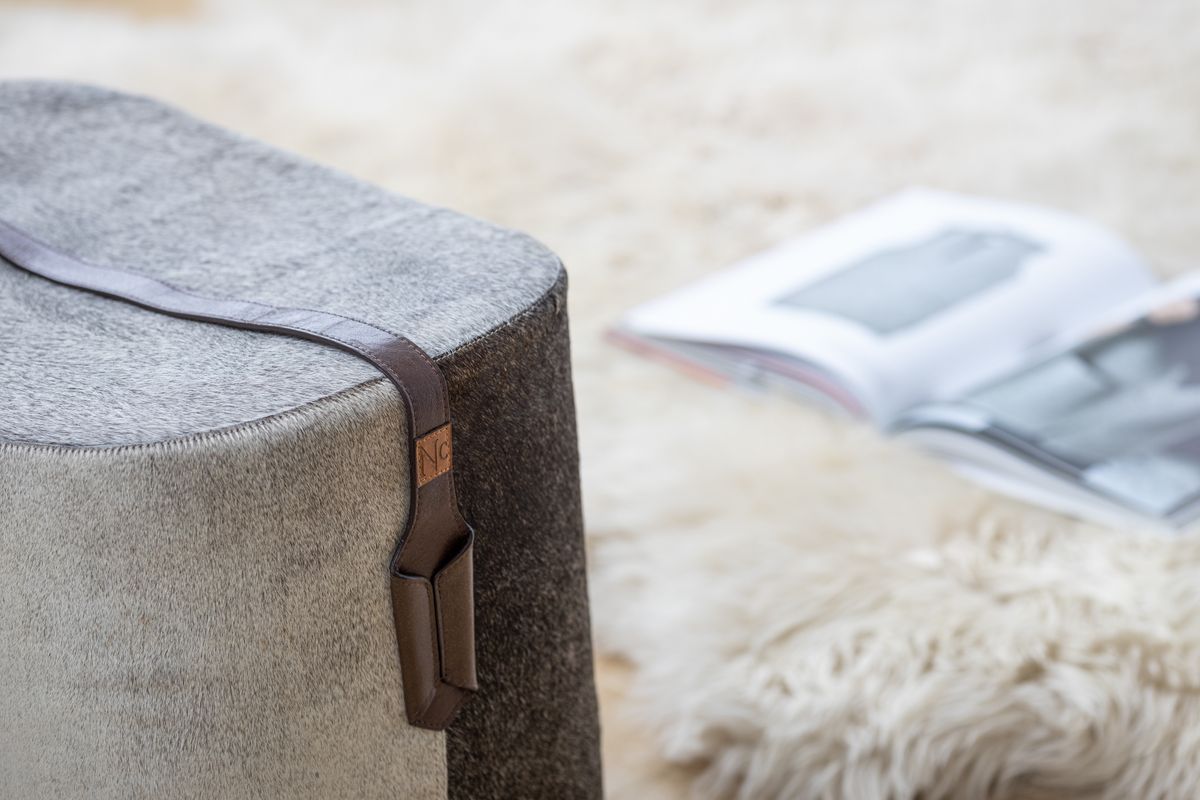 Hocker mit Henkel | Brasilien | Hochwertiges Kalbsleder | 45x35x38 cm Grau