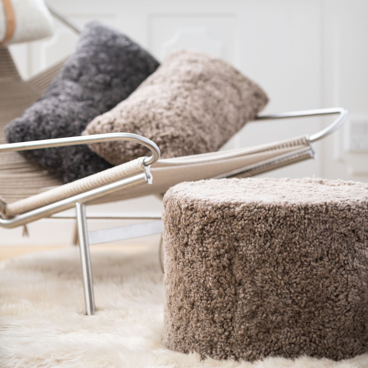 Lammfellpouf Premium | Kurzhaar | Neuseeland | D41x31 cm Anthrazit