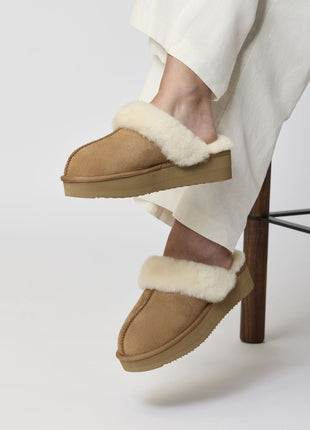 Plateau Slipper | Wildleder, Lammfell Kastanie