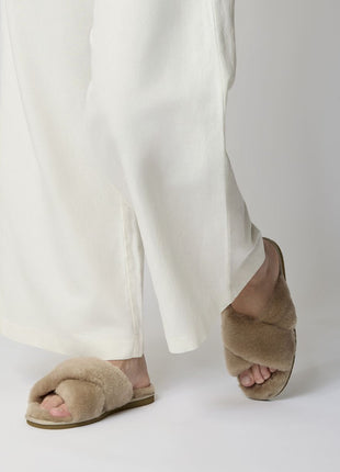 Lammfell Cross Slippers | Neuseeland | Größe 35-42 Dunkelgrau