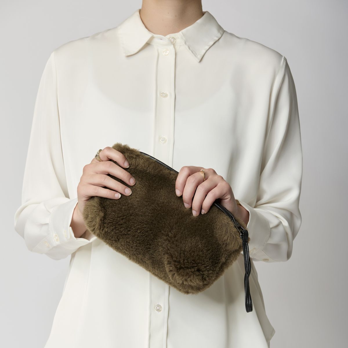 Nelly Clutch | Neuseeland | Lammwolle Salbeigrün