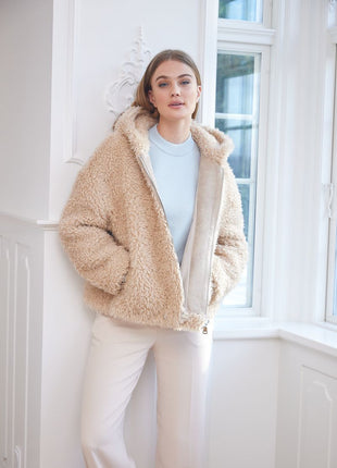 Debra Jacke | Lammwolle Beige