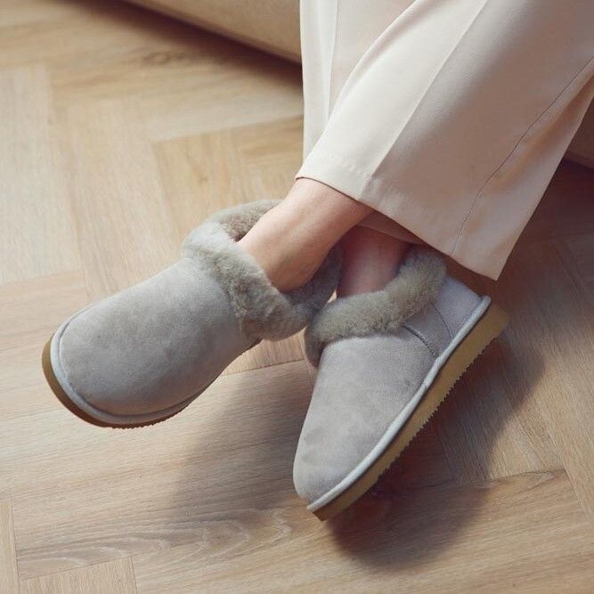 Hard Sole Slipper | Lammwolle, Wildleder Schwarz
