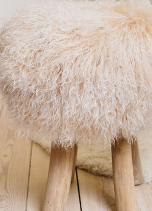 Lammfell Hockerbezug | Tibet | 35x17 cm Arctic Sunrise