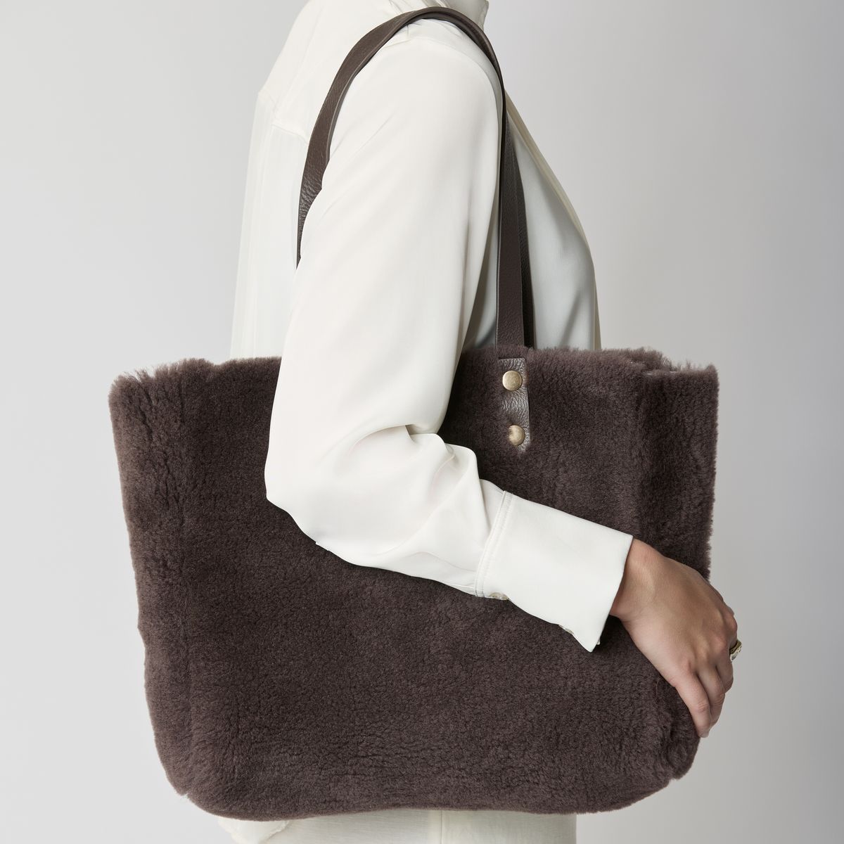 Aya Tasche | Lammwolle Kaffeebohne
