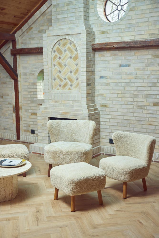 Möbel mit Lammfell bezogen