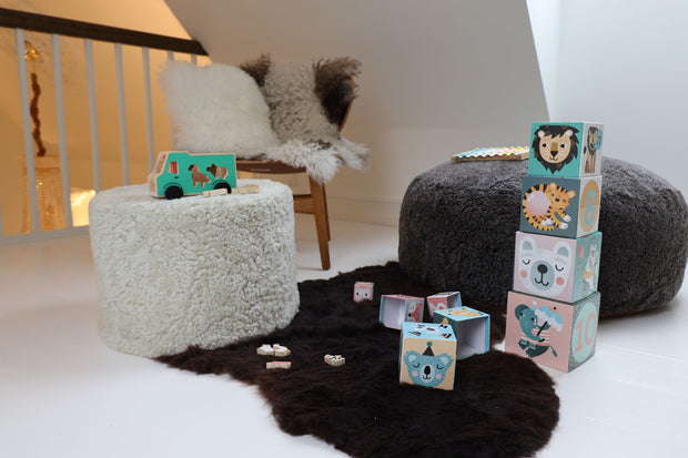 Spielplatz mit echtem Lammfell