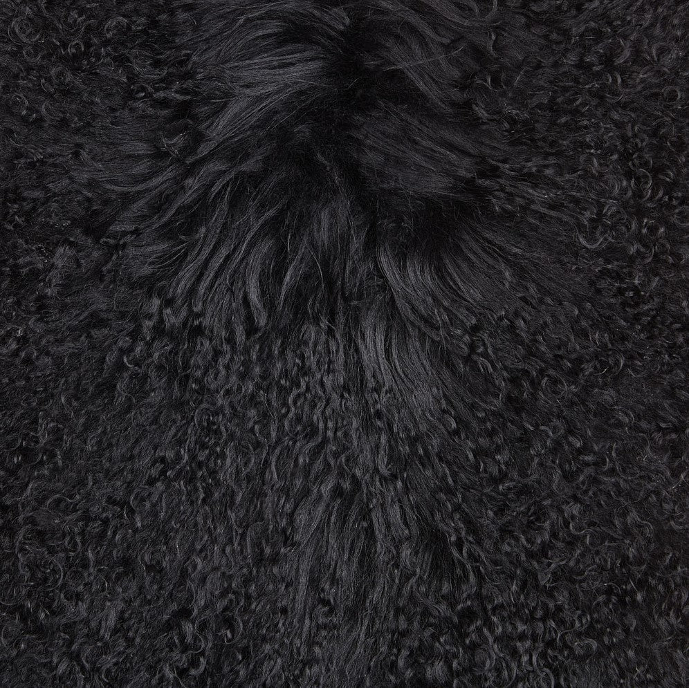 Lockiges Tibet Lammfell in der Farbe Schwarz